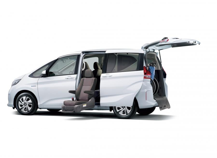  Honda Freed Hybrid 2016 года  (фото 2 из 16)